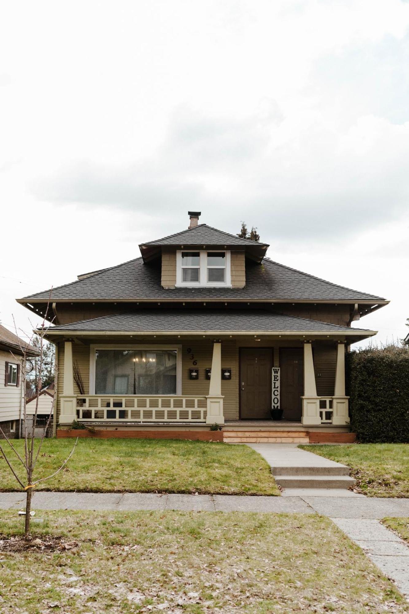 Central Tacoma Triplex Exterior photo